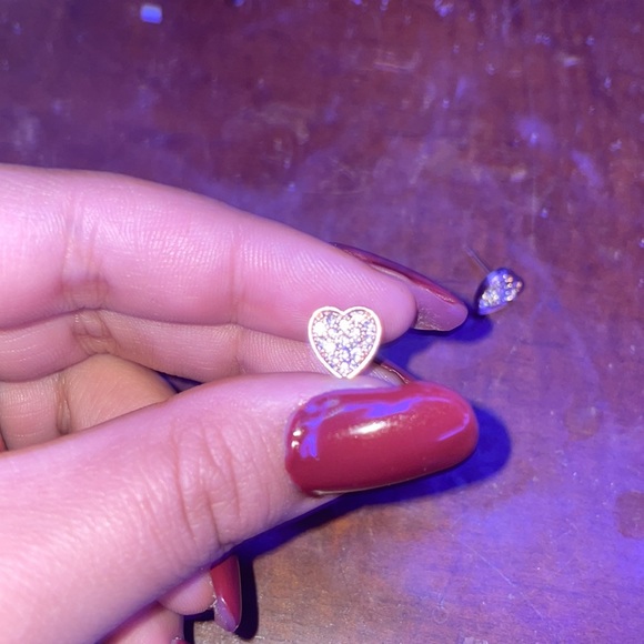 Diamond embroidered heart earrings - Picture 3 of 3